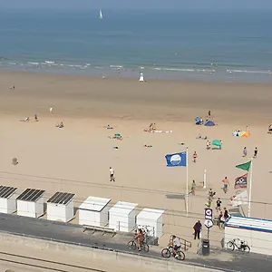 https://apartment-raversijde-with-seaview.hotelsghent.com