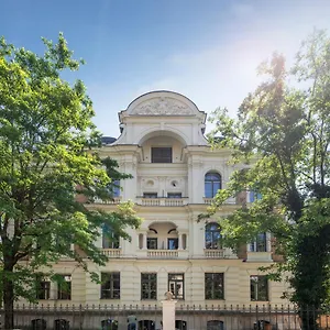 https://hotel-uhland.com-bavaria.com